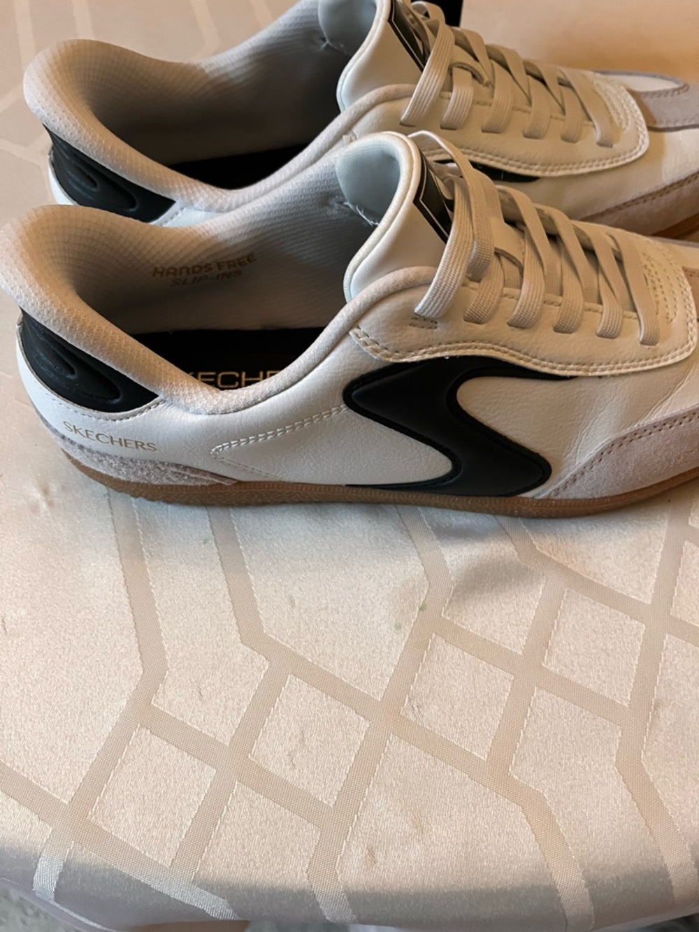 Ladies Skechers Slip-Ins White Casual Sneakers- Size 9 - Picture 3 of 7
